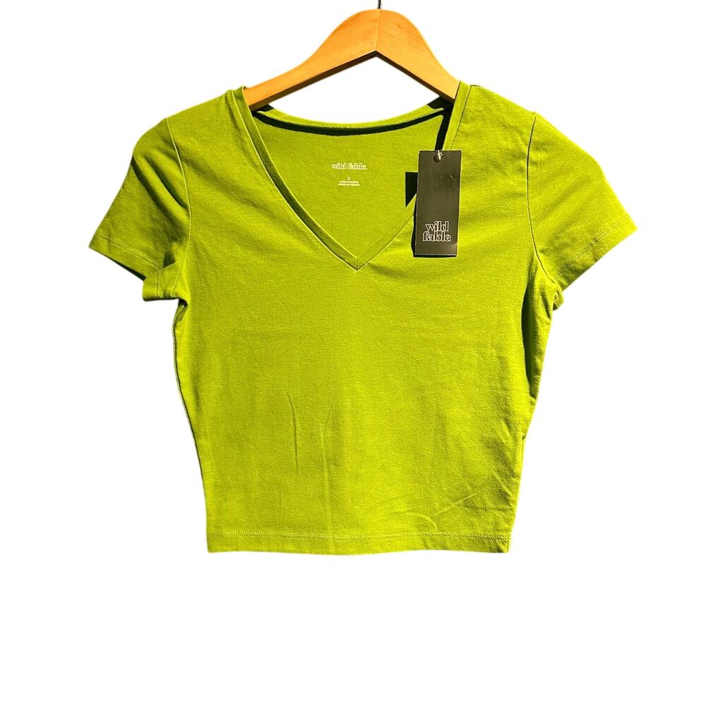 NWT Wild Fable Size Medium Lime Green Candy Apple Green Crop VNeck Tee Stretchy
